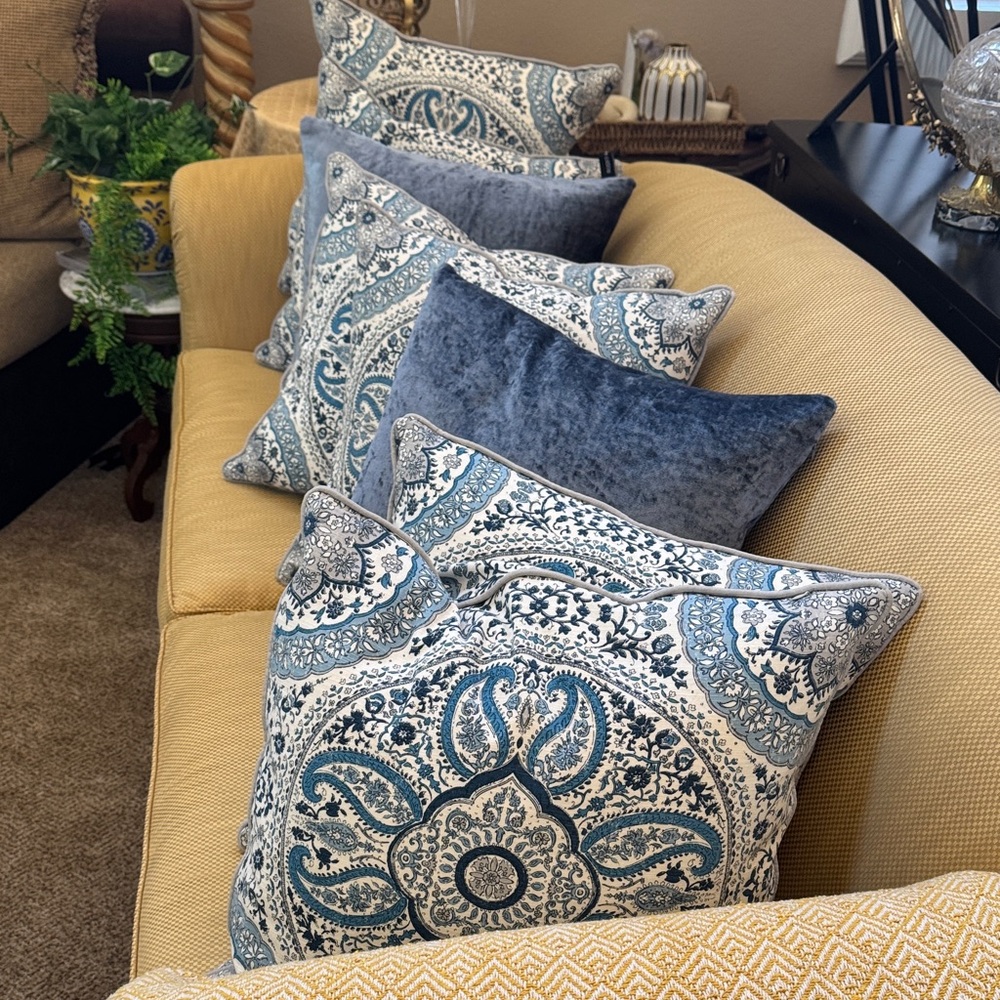 Envogue Blue and White Decorative feather Pillows set of 2 - Picture 2 of 5